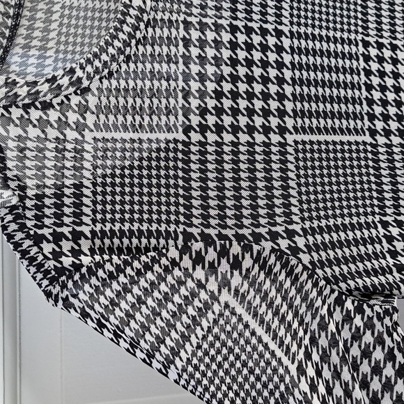 Lily Rose Houndstooth Tiered A-Line Flowy  Stretch Chic Long Sleeve Mini Dress - Picture 4 of 12